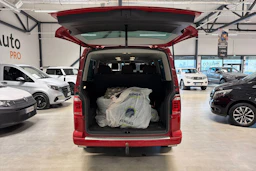 punainen Volkswagen Caravelle 2017 kuva 7.
