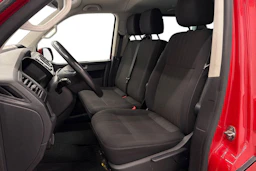 punainen Volkswagen Caravelle 2017 kuva 8.