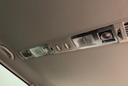 punainen Volkswagen Caravelle 2017 kuva 25.