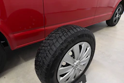 punainen Volkswagen Caravelle 2017 kuva 33.