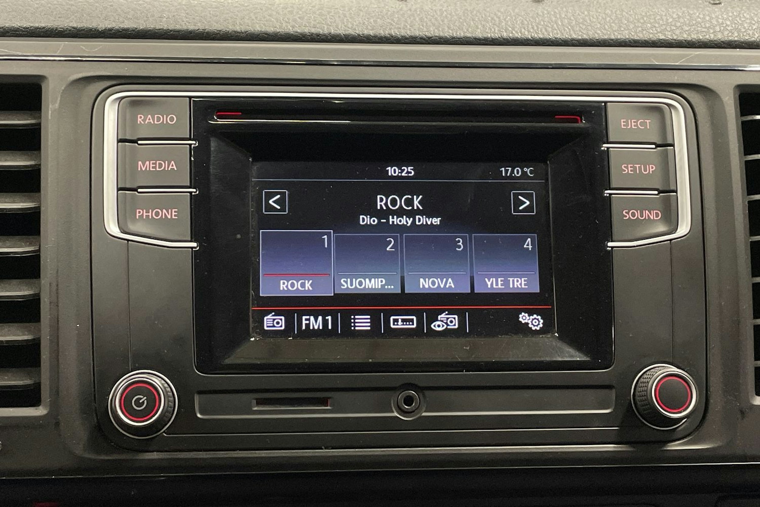 Sininen Volkswagen Caravelle 2017 kuva 18.