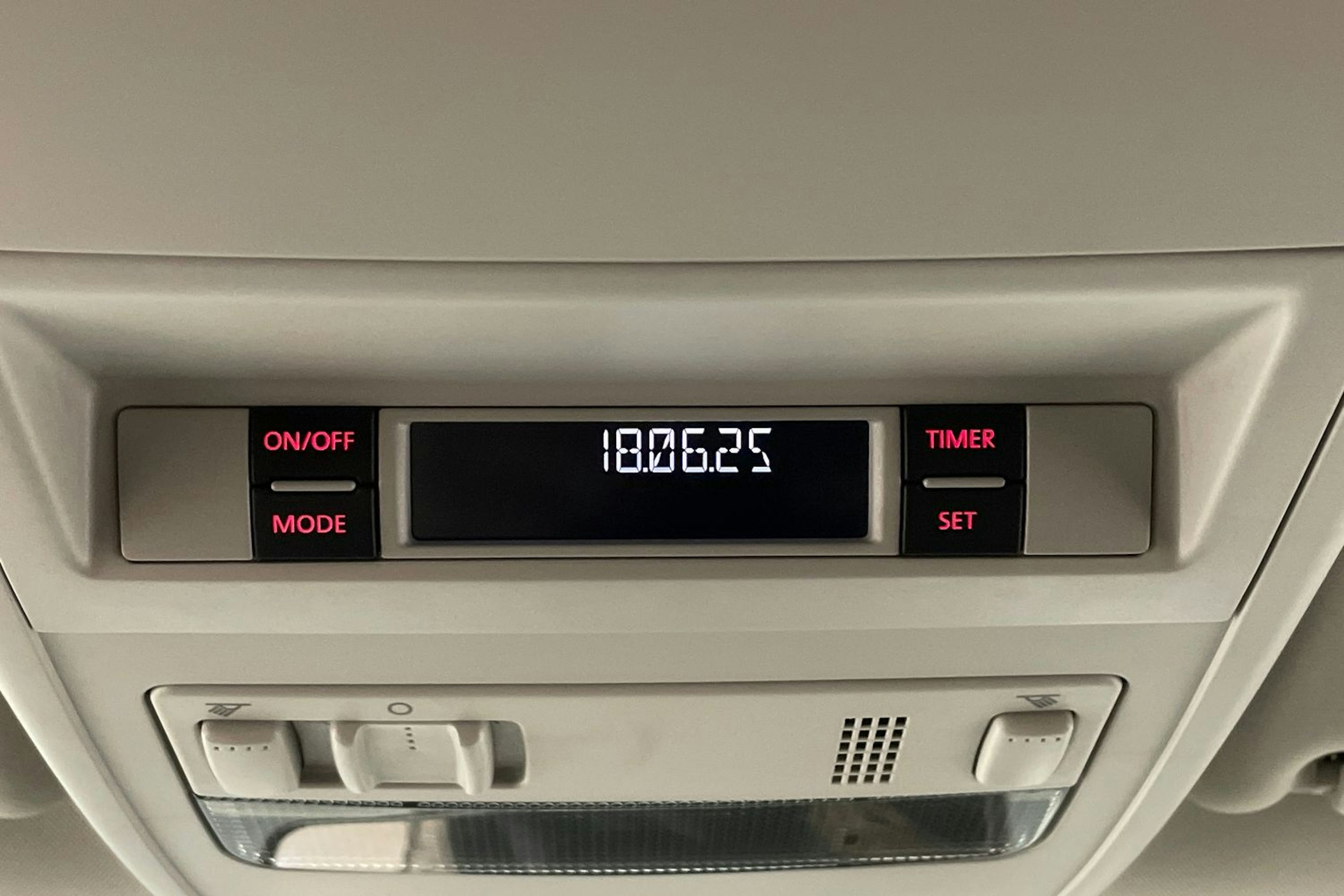 Sininen Volkswagen Caravelle 2017 kuva 20.