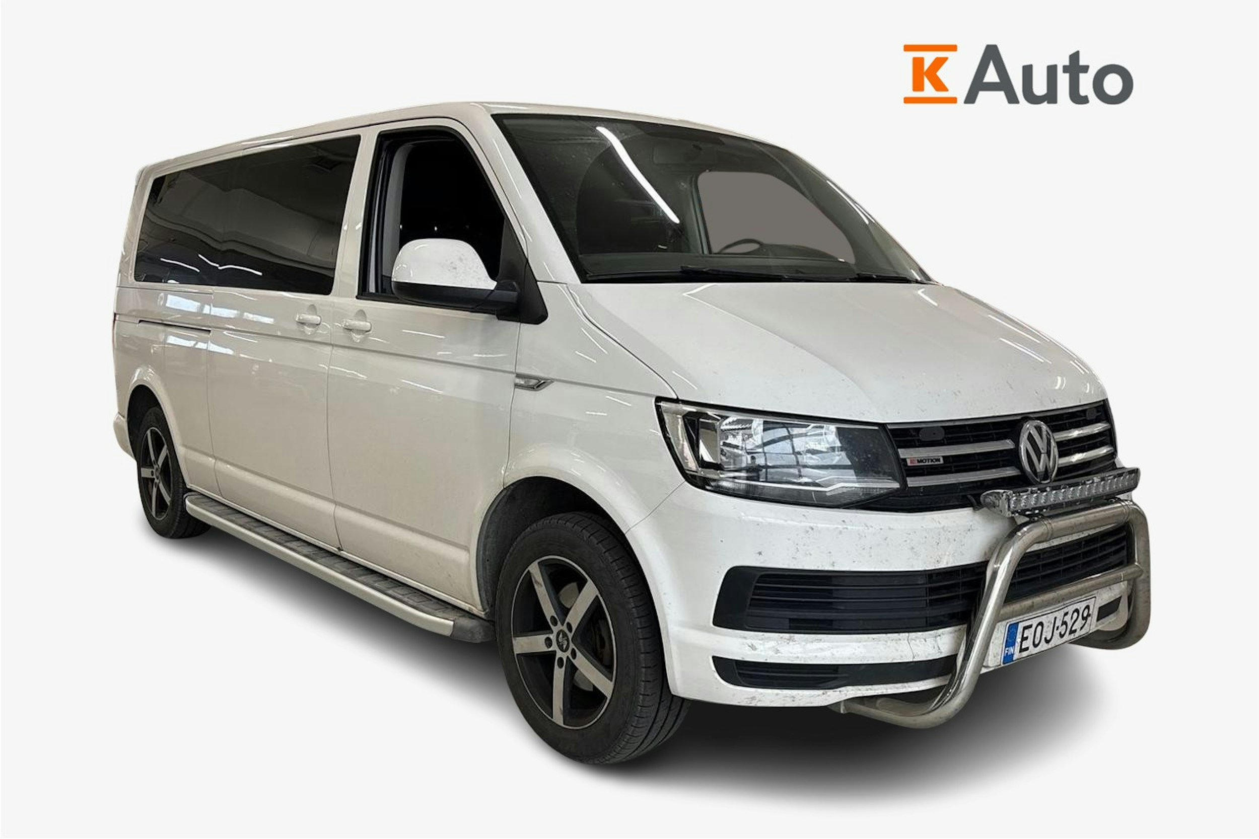 valkoinen Volkswagen Caravelle 2017 kuva 1.
