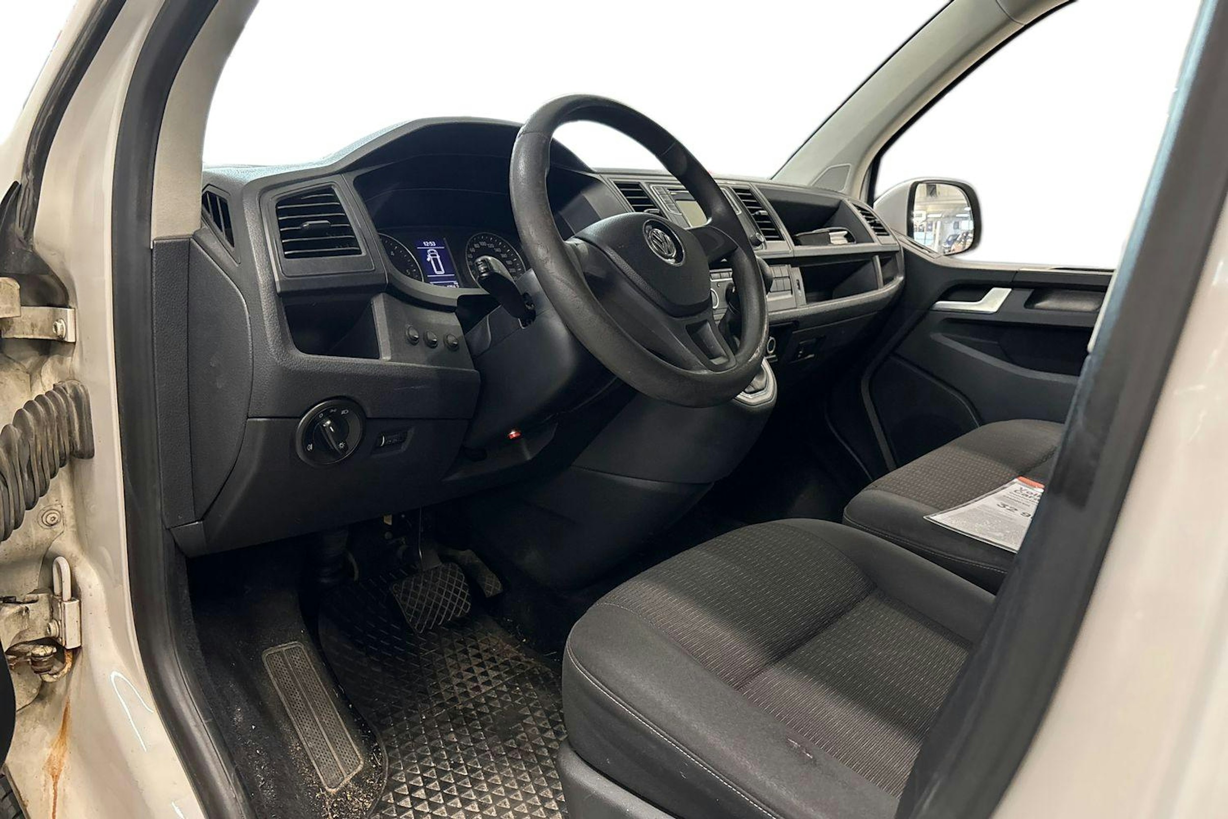 valkoinen Volkswagen Caravelle 2017 kuva 3.
