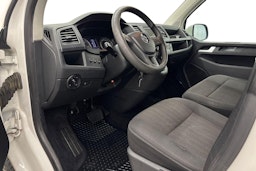 valkoinen Volkswagen Caravelle 2017 kuva 6.