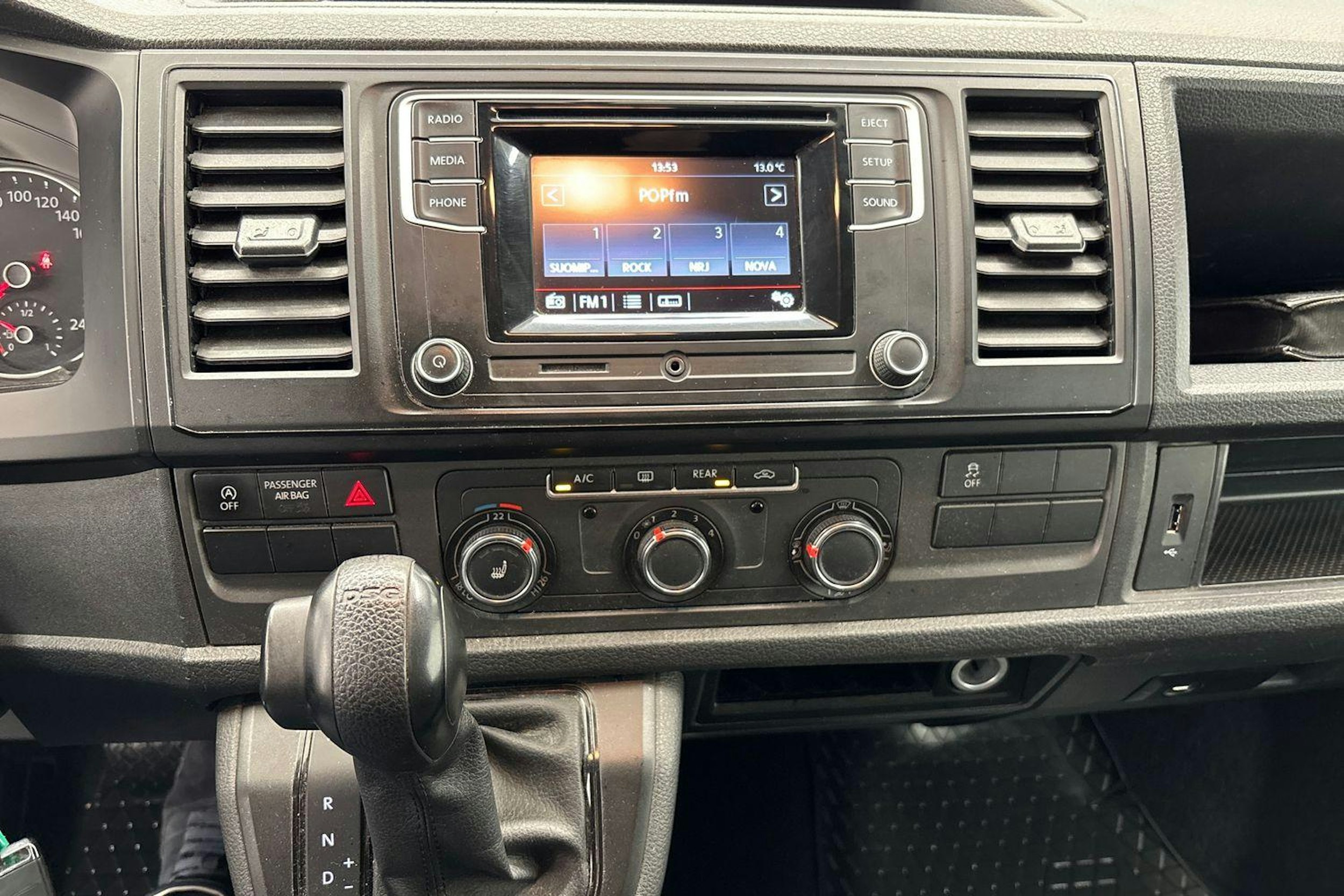 valkoinen Volkswagen Caravelle 2017 kuva 7.