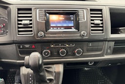 valkoinen Volkswagen Caravelle 2017 kuva 7.