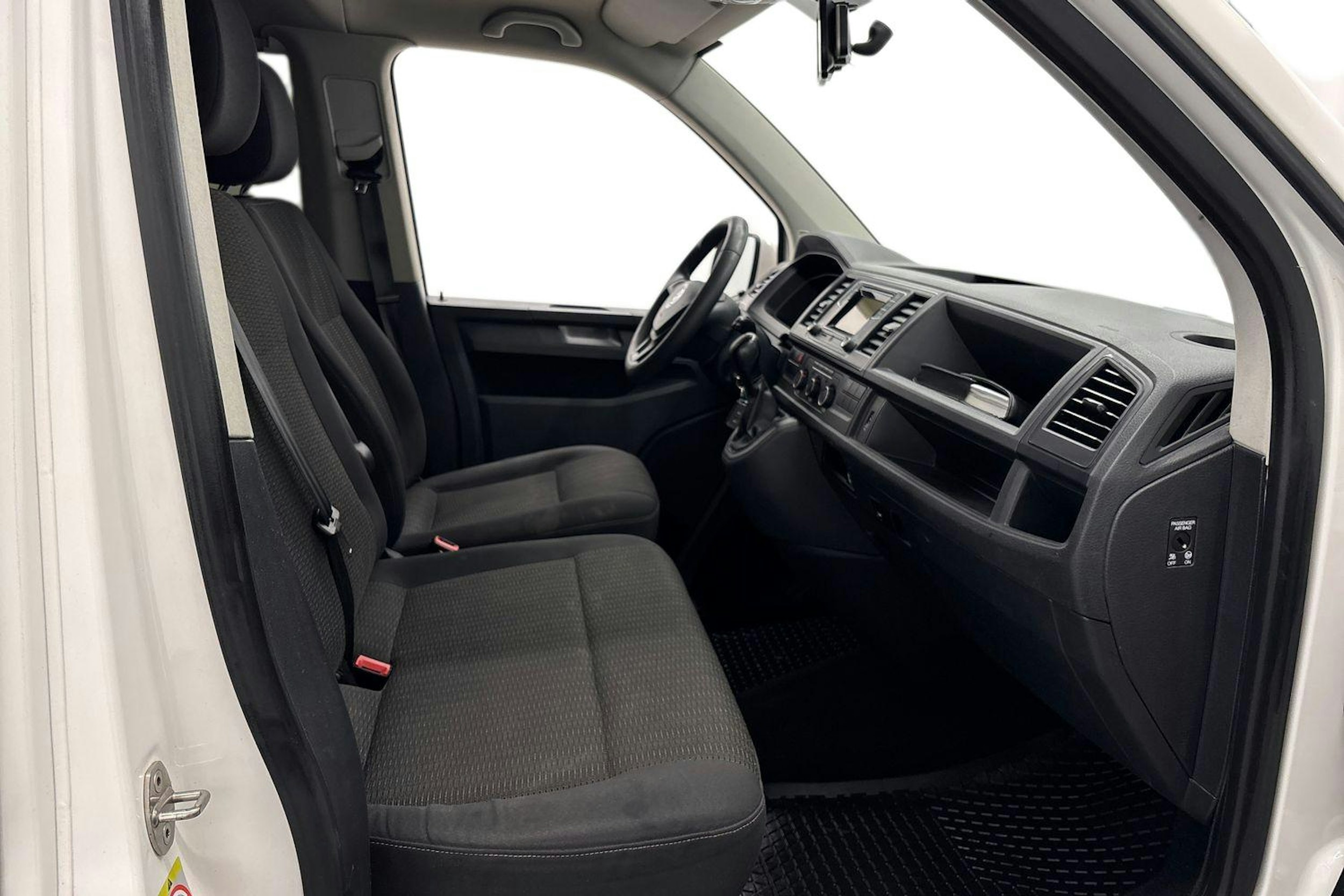 valkoinen Volkswagen Caravelle 2017 kuva 8.
