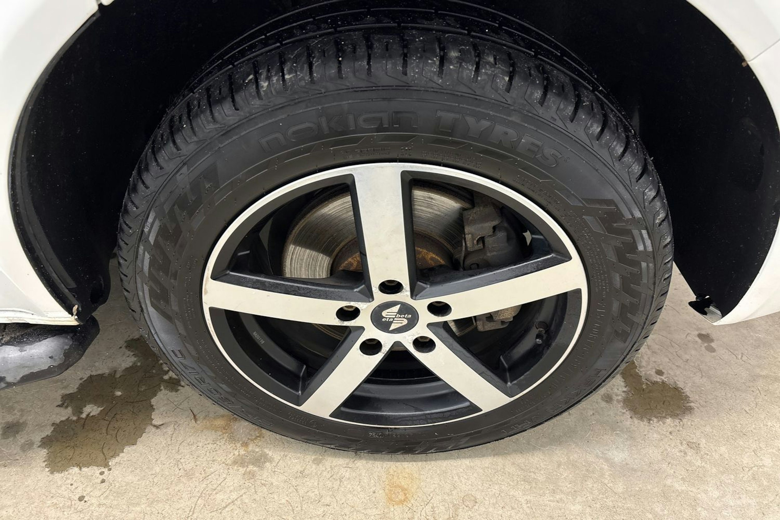 valkoinen Volkswagen Caravelle 2017 kuva 9.