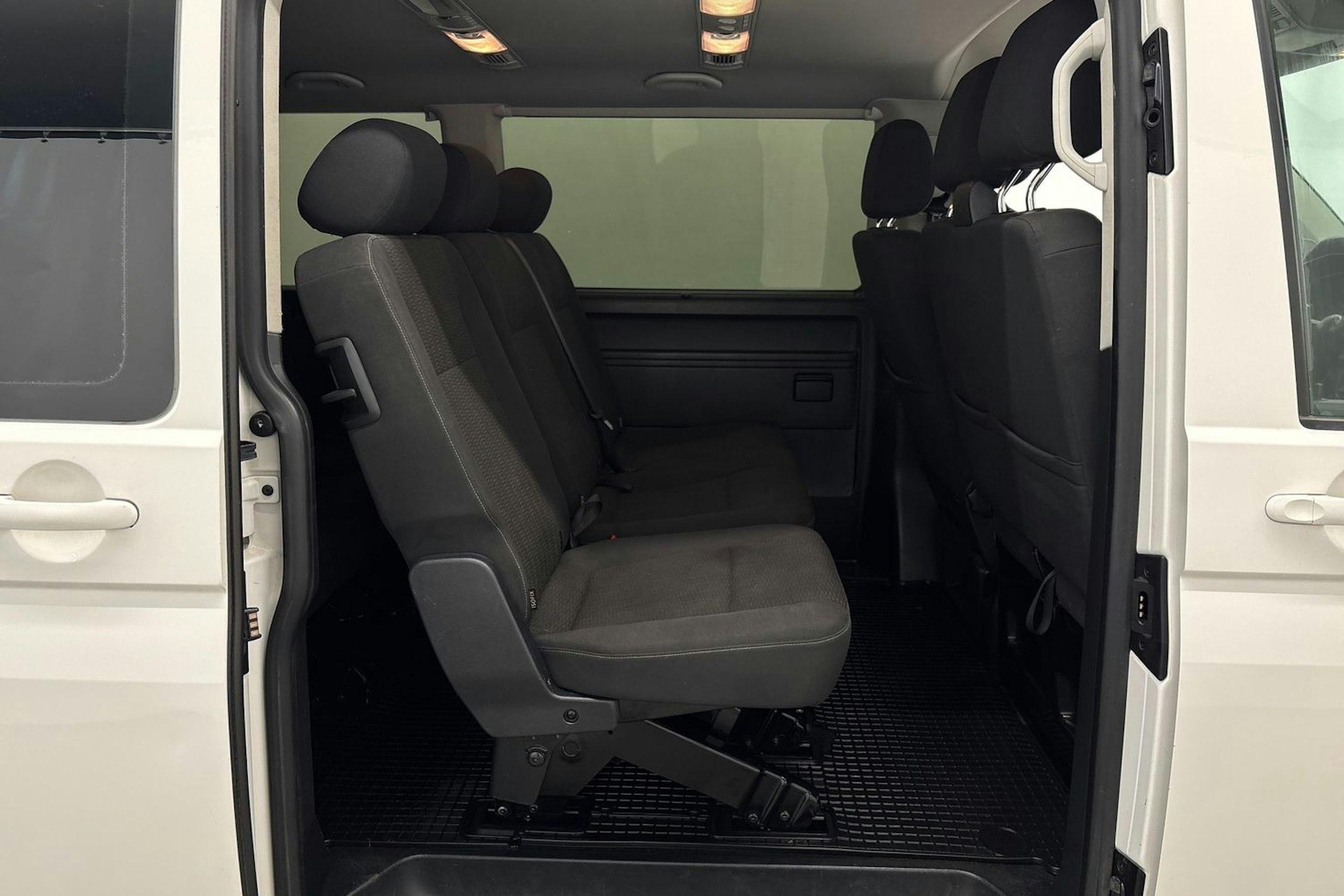 valkoinen Volkswagen Caravelle 2017 kuva 10.