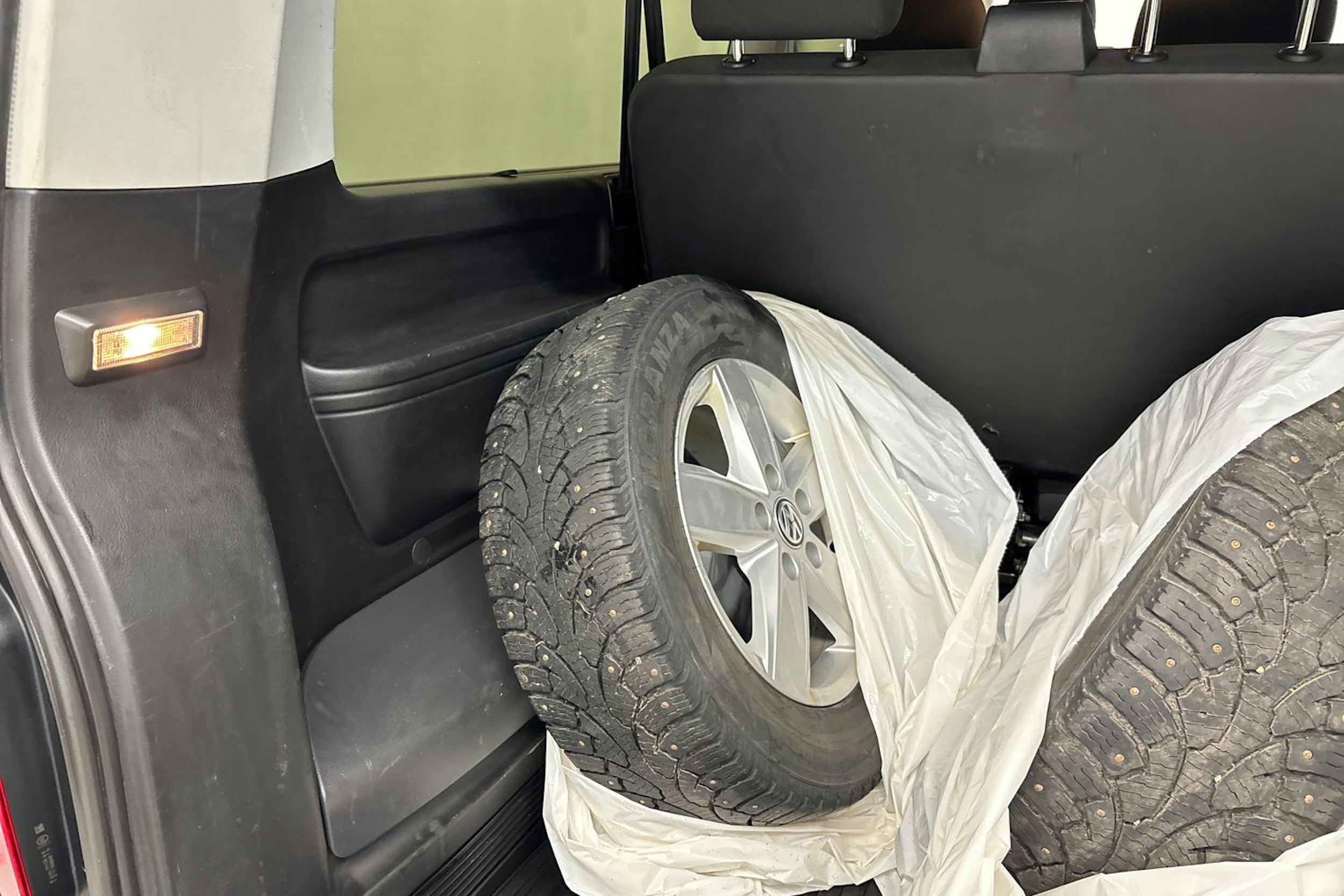 valkoinen Volkswagen Caravelle 2017 kuva 13.