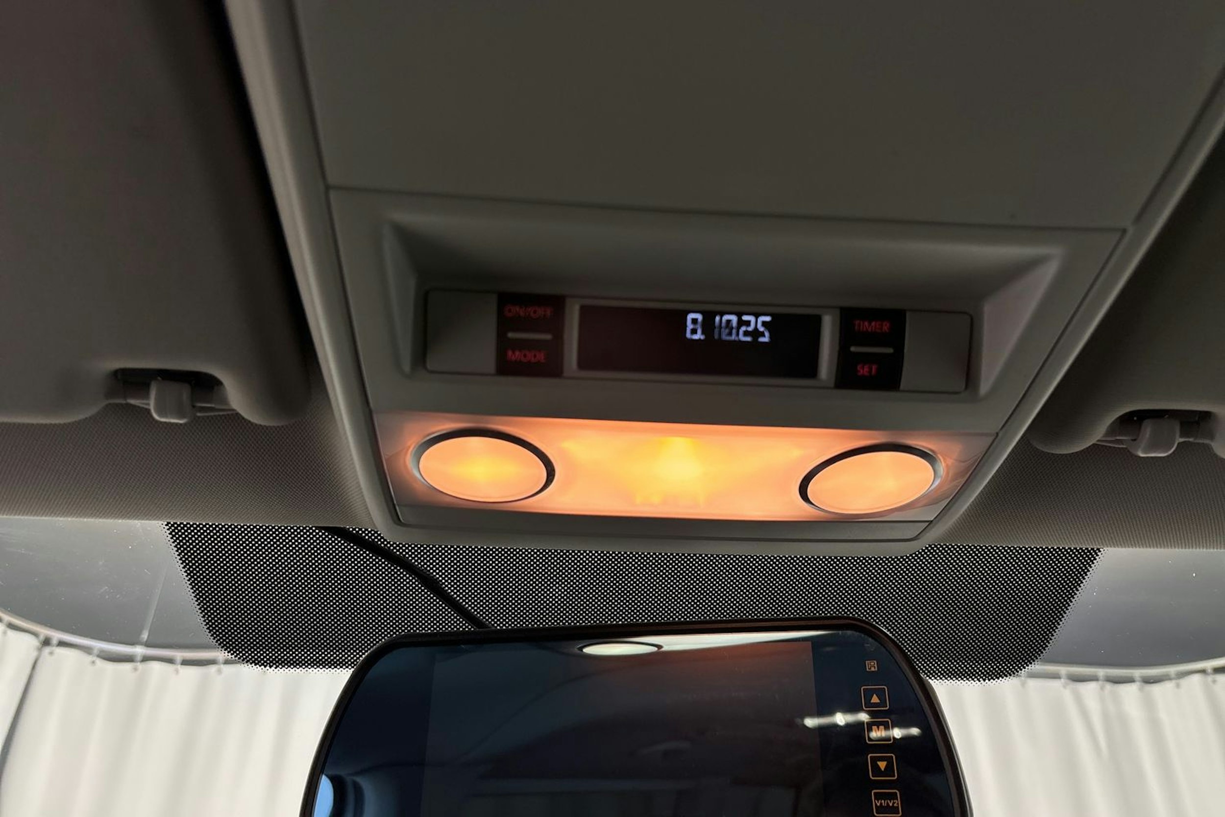valkoinen Volkswagen Caravelle 2017 kuva 19.