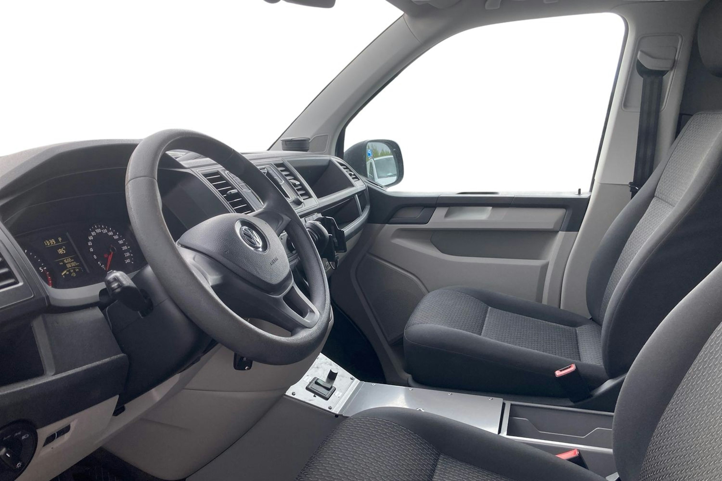 sininen Volkswagen Caravelle 2017 kuva 3.