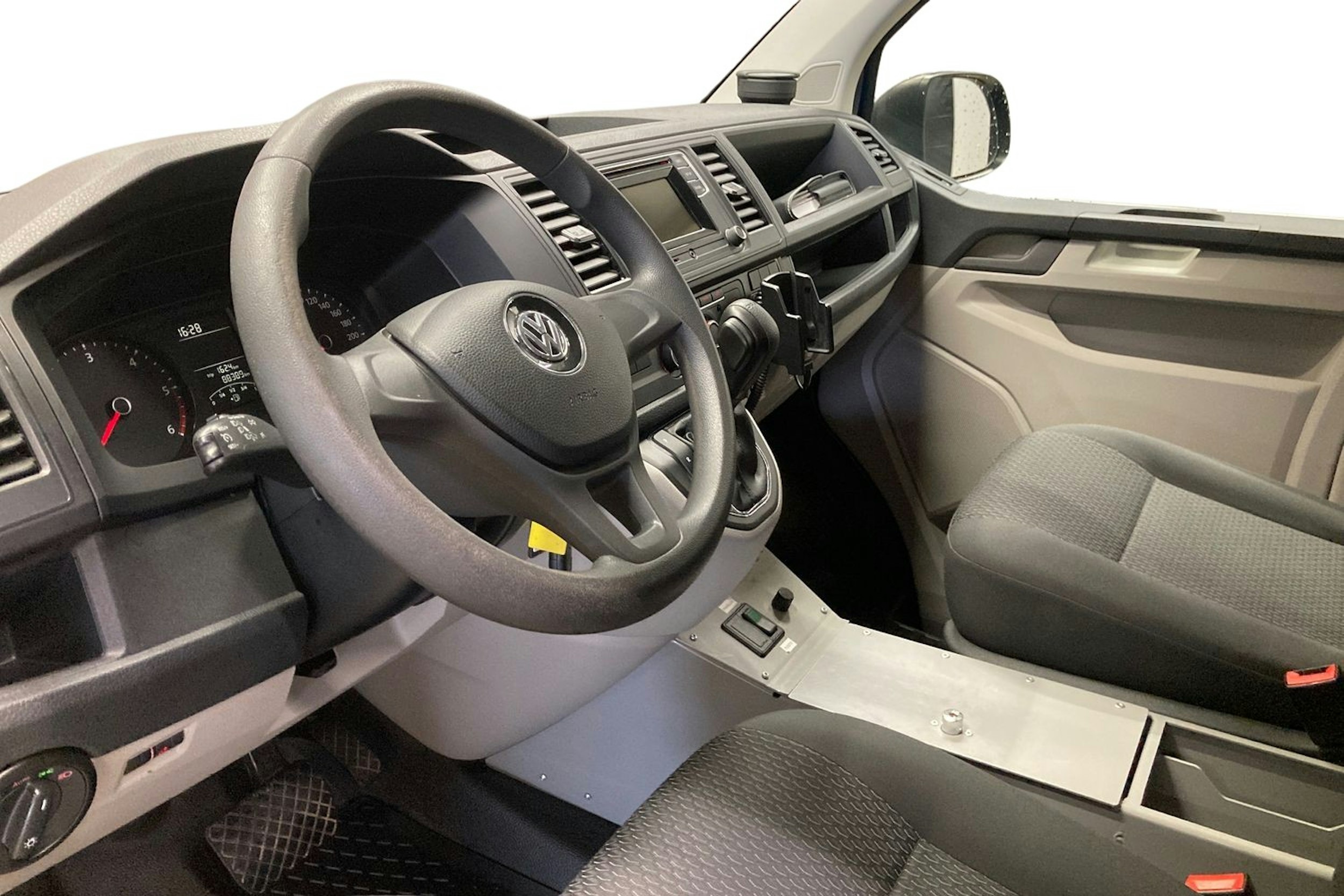 sininen Volkswagen Caravelle 2017 kuva 7.