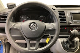 sininen Volkswagen Caravelle 2017 kuva 9.