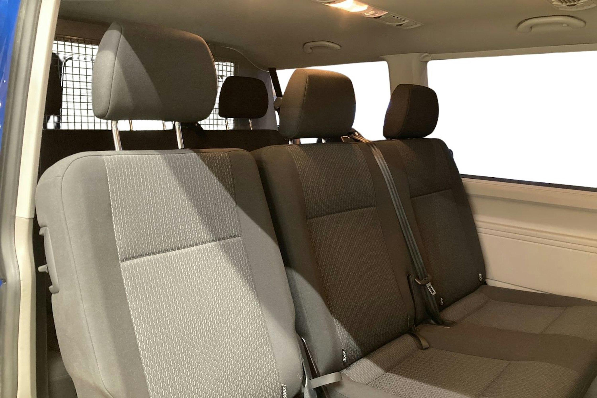sininen Volkswagen Caravelle 2017 kuva 10.