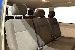 sininen Volkswagen Caravelle 2017 kuva 10.