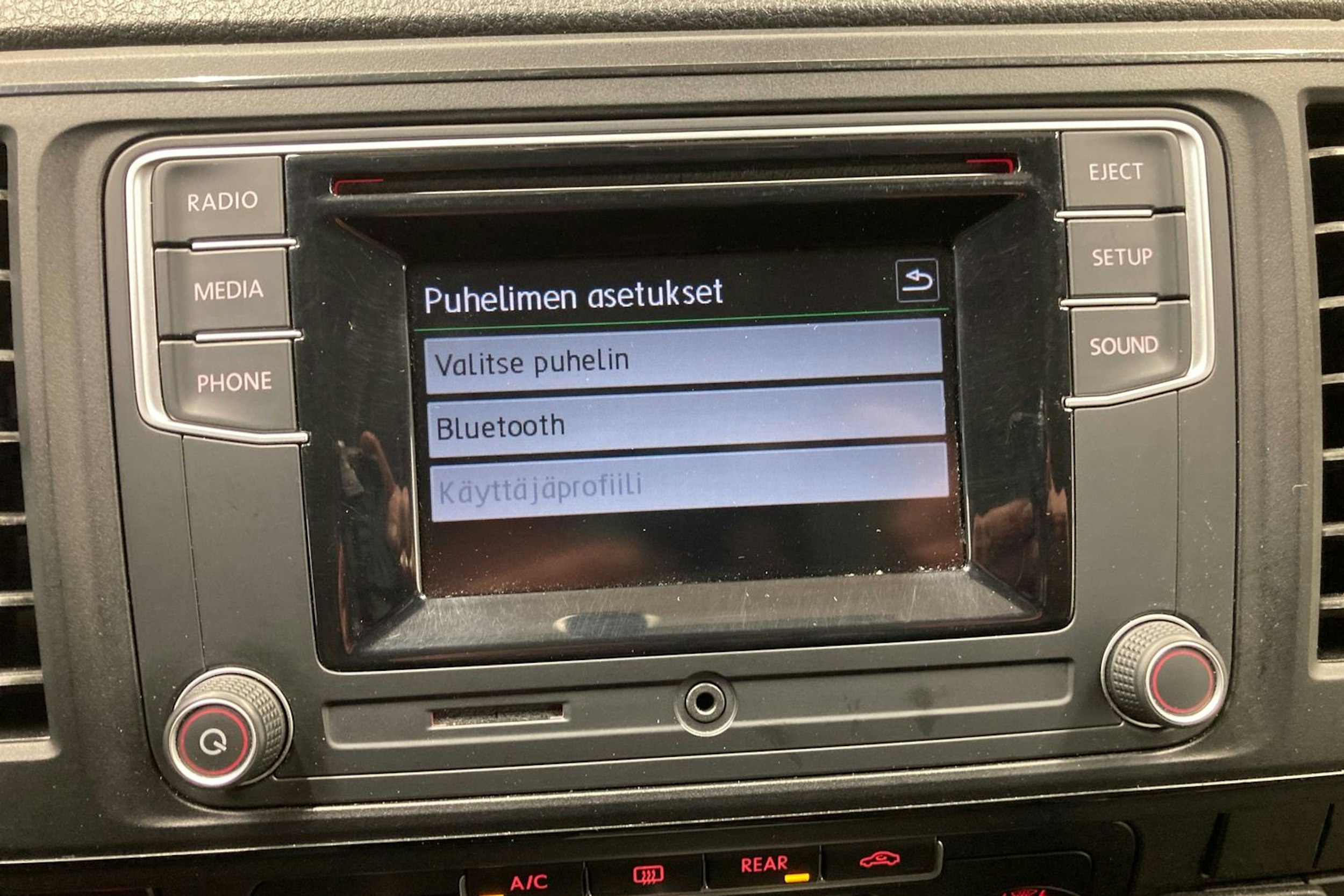 sininen Volkswagen Caravelle 2017 kuva 23.