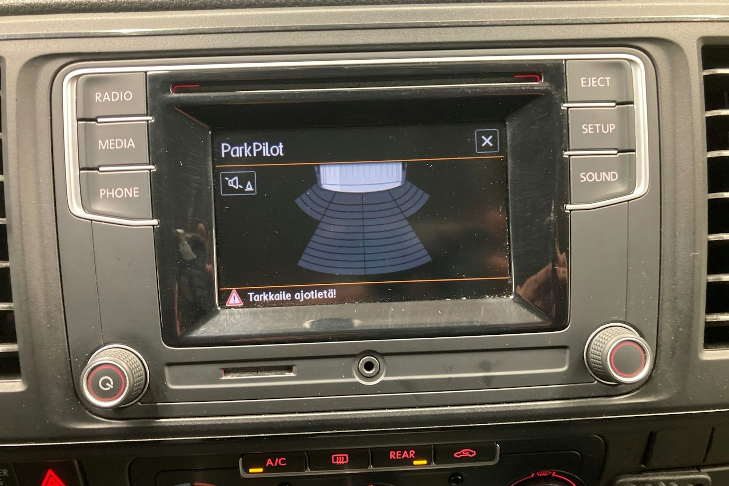 sininen Volkswagen Caravelle 2017 kuva 24.