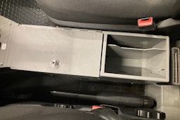 sininen Volkswagen Caravelle 2017 kuva 27.