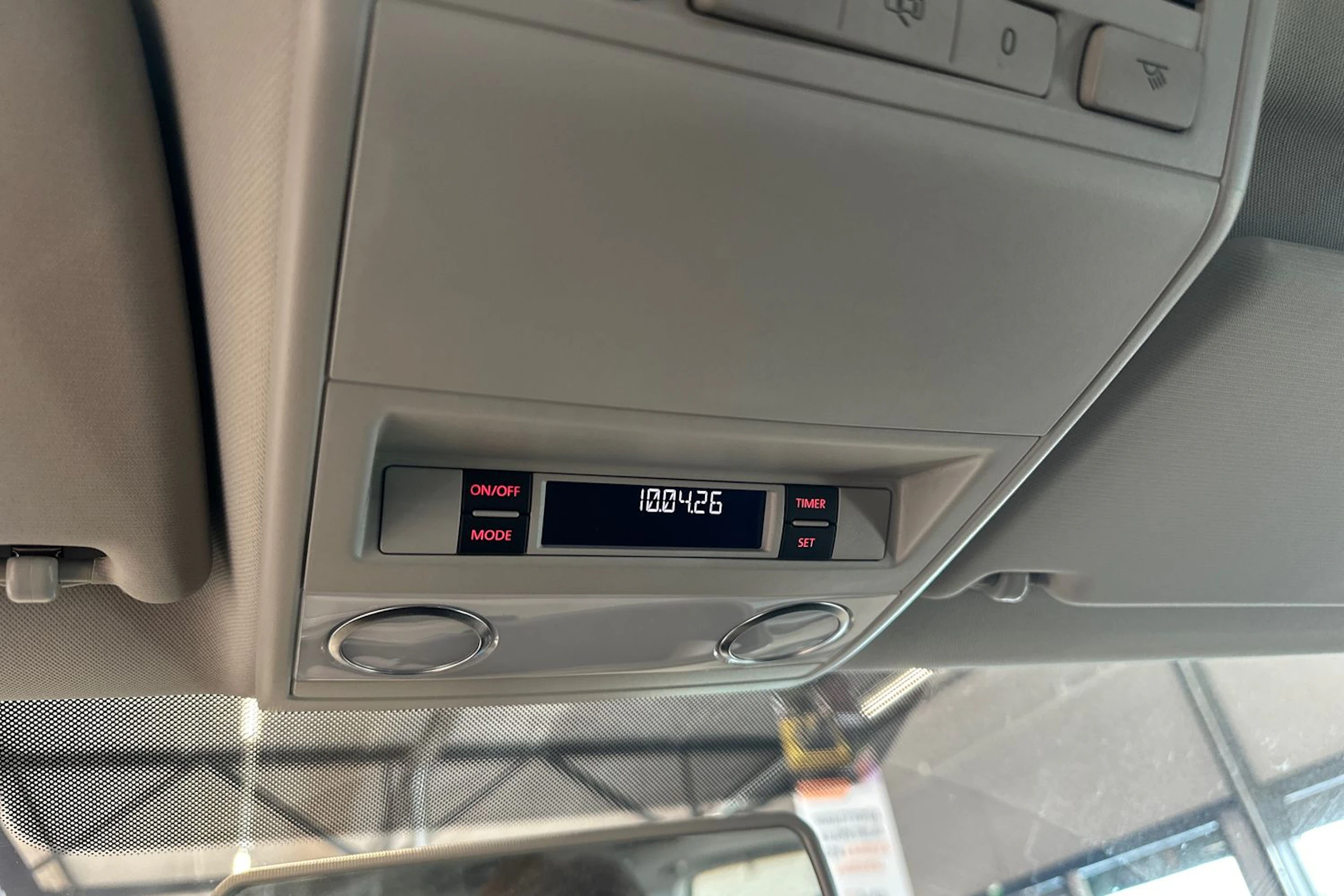 valkoinen Volkswagen Caravelle 2017 kuva 5.