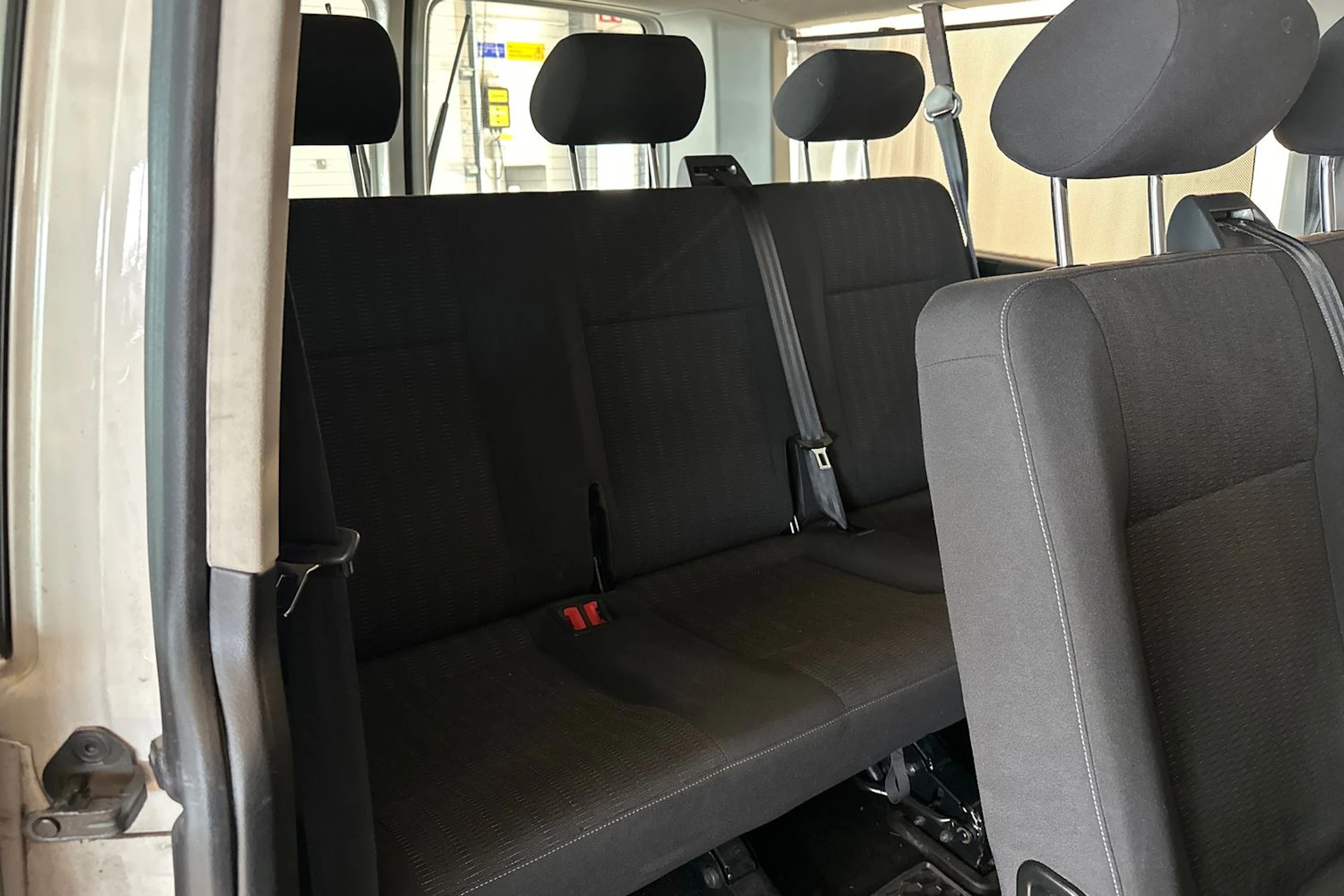 valkoinen Volkswagen Caravelle 2017 kuva 7.