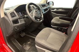 Punainen Volkswagen Caravelle 2017 kuva 7.