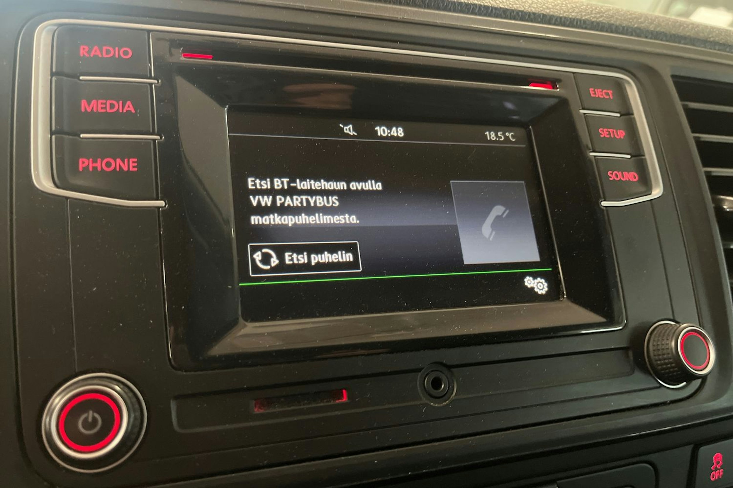 Punainen Volkswagen Caravelle 2017 kuva 25.