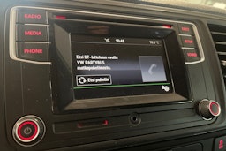Punainen Volkswagen Caravelle 2017 kuva 25.