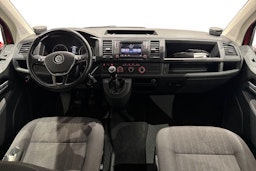 punainen Volkswagen Caravelle 2017 kuva 9.