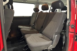 punainen Volkswagen Caravelle 2017 kuva 11.