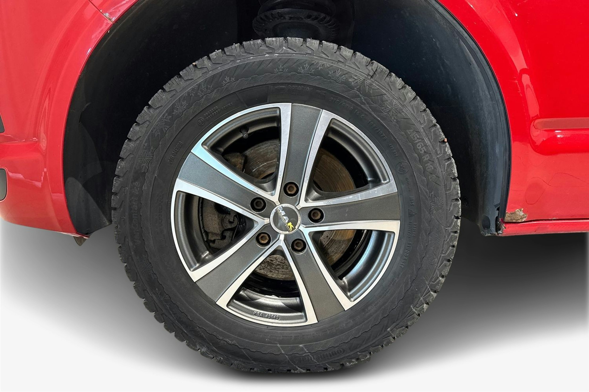 punainen Volkswagen Caravelle 2017 kuva 12.