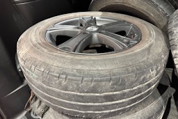 punainen Volkswagen Caravelle 2017 kuva 16.