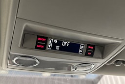 punainen Volkswagen Caravelle 2017 kuva 24.