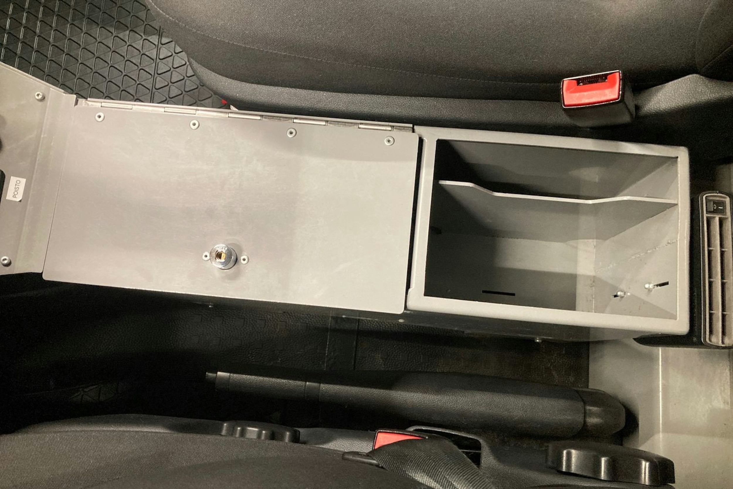 sininen Volkswagen Caravelle 2018 kuva 27.