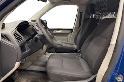 sininen Volkswagen Caravelle 2018 kuva 7.