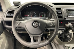 sininen Volkswagen Caravelle 2018 kuva 9.