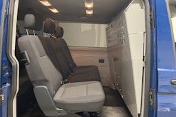 sininen Volkswagen Caravelle 2018 kuva 13.