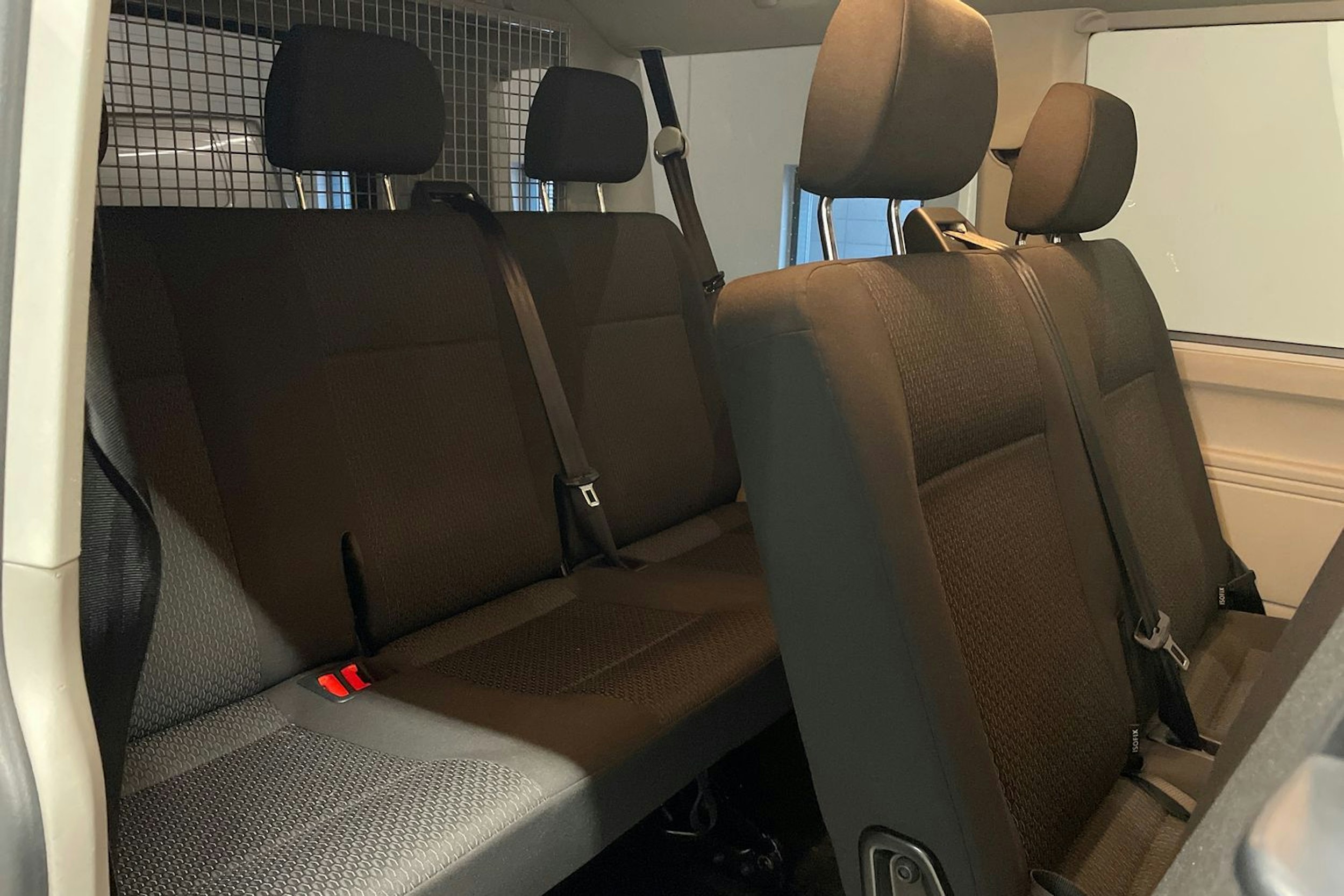 sininen Volkswagen Caravelle 2018 kuva 14.