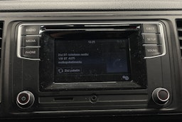 sininen Volkswagen Caravelle 2018 kuva 19.