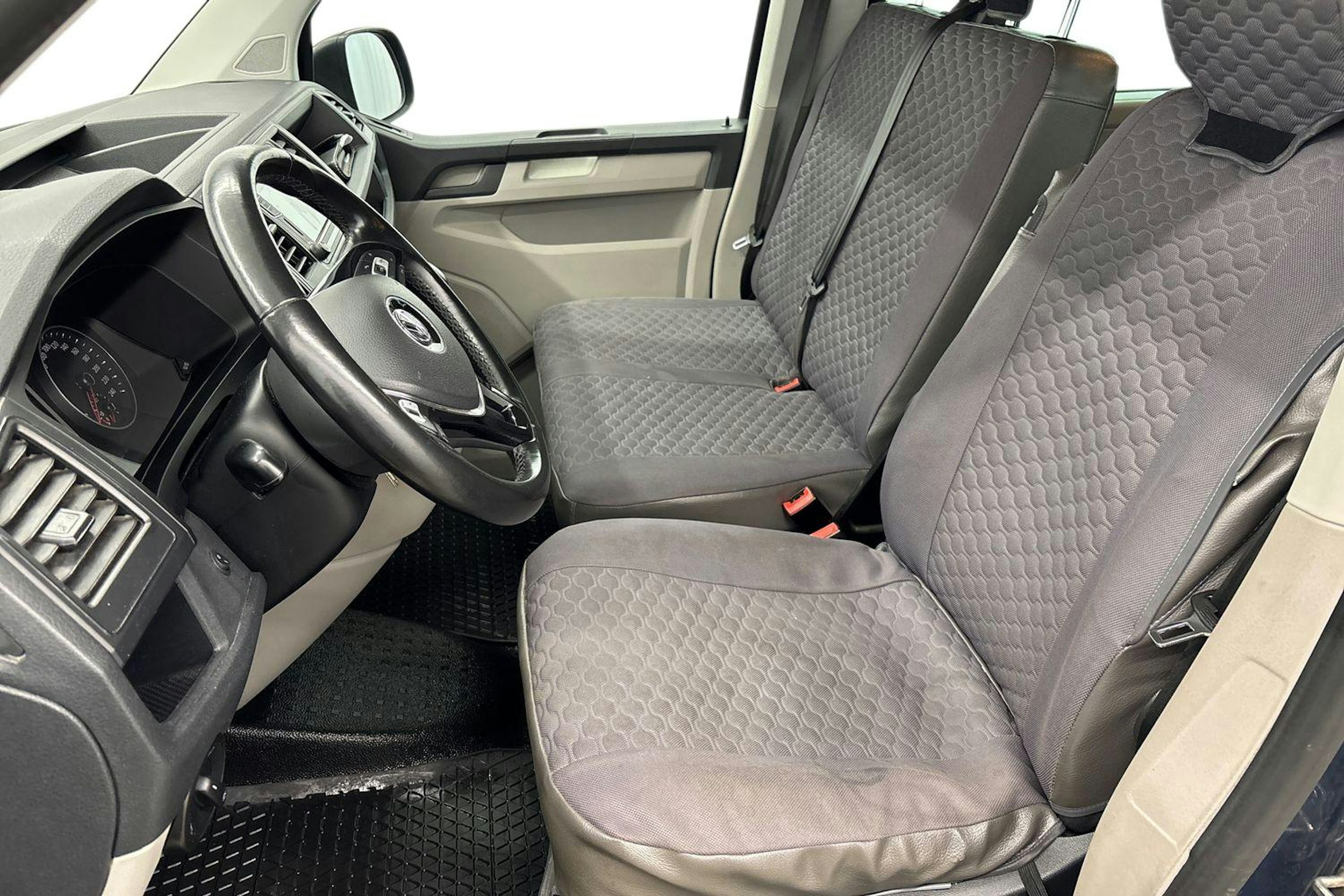 vihreä Volkswagen Caravelle 2018 kuva 7.