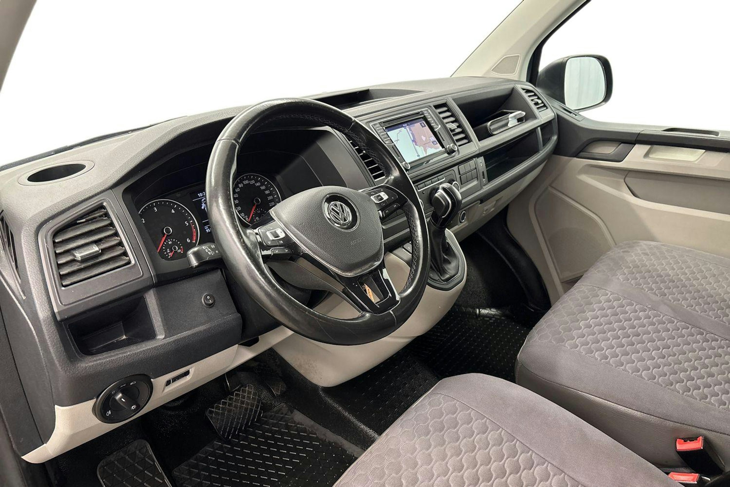 vihreä Volkswagen Caravelle 2018 kuva 9.
