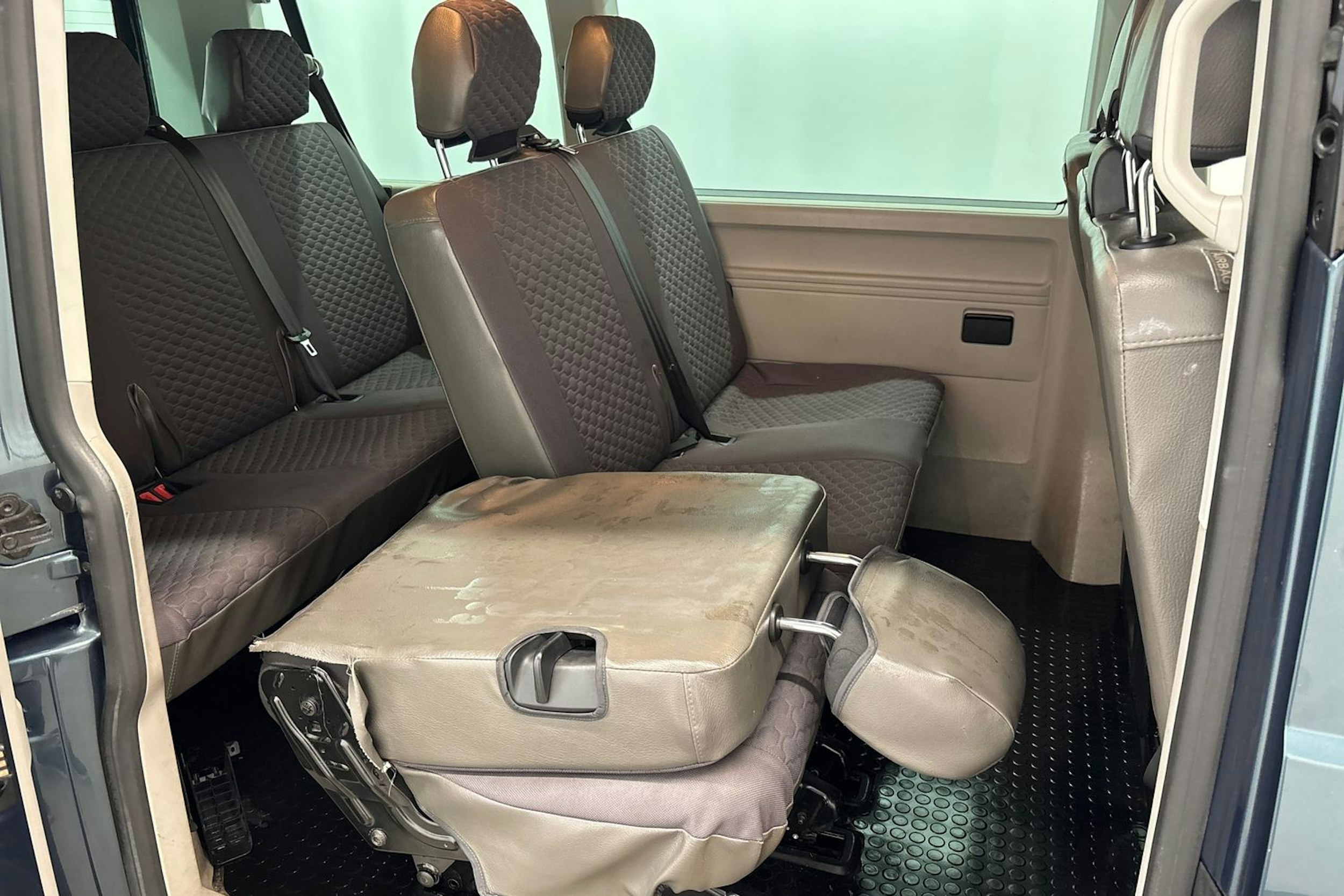 vihreä Volkswagen Caravelle 2018 kuva 13.