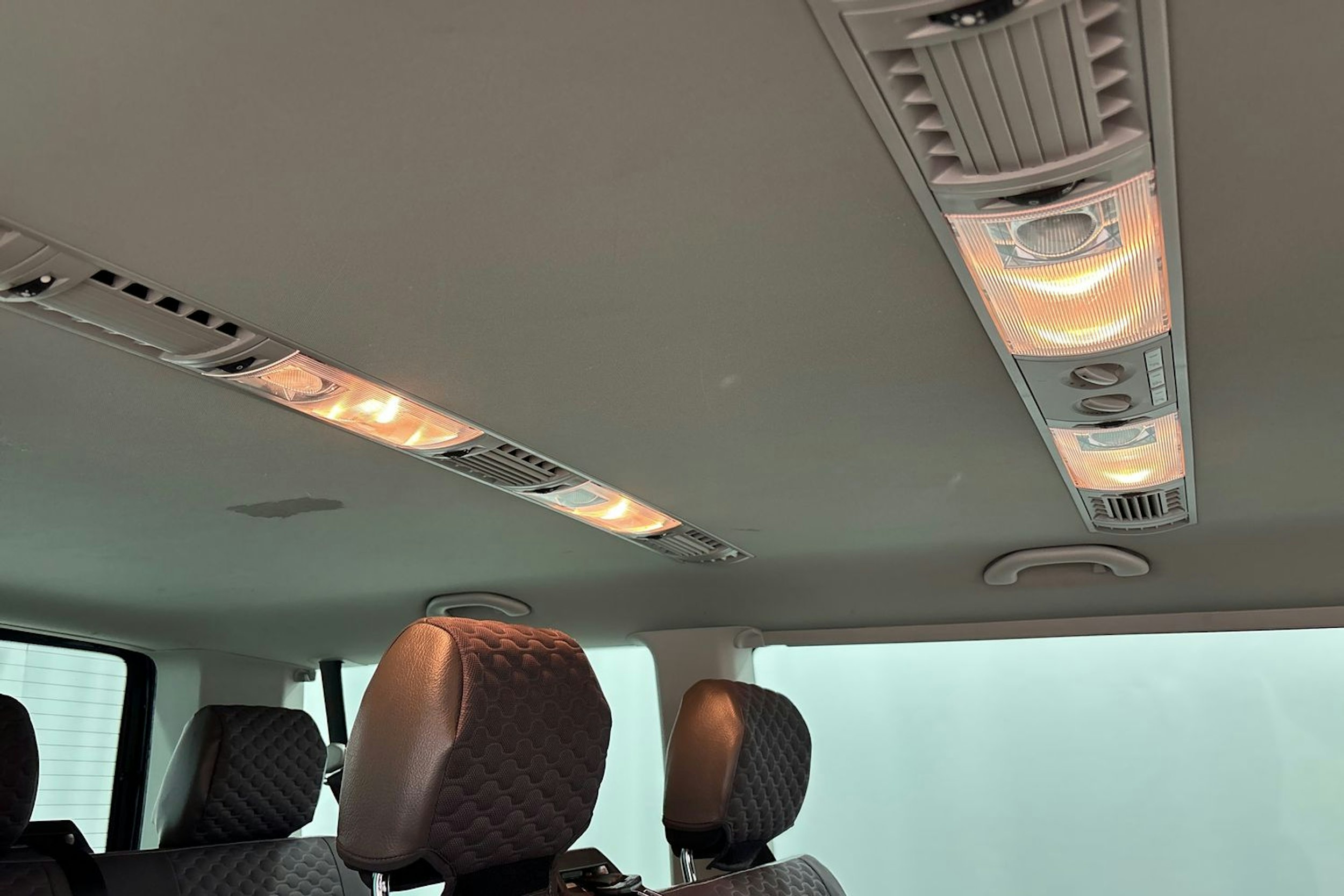 vihreä Volkswagen Caravelle 2018 kuva 16.