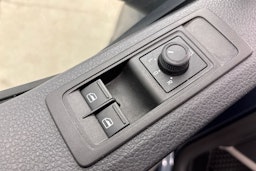 vihreä Volkswagen Caravelle 2018 kuva 18.