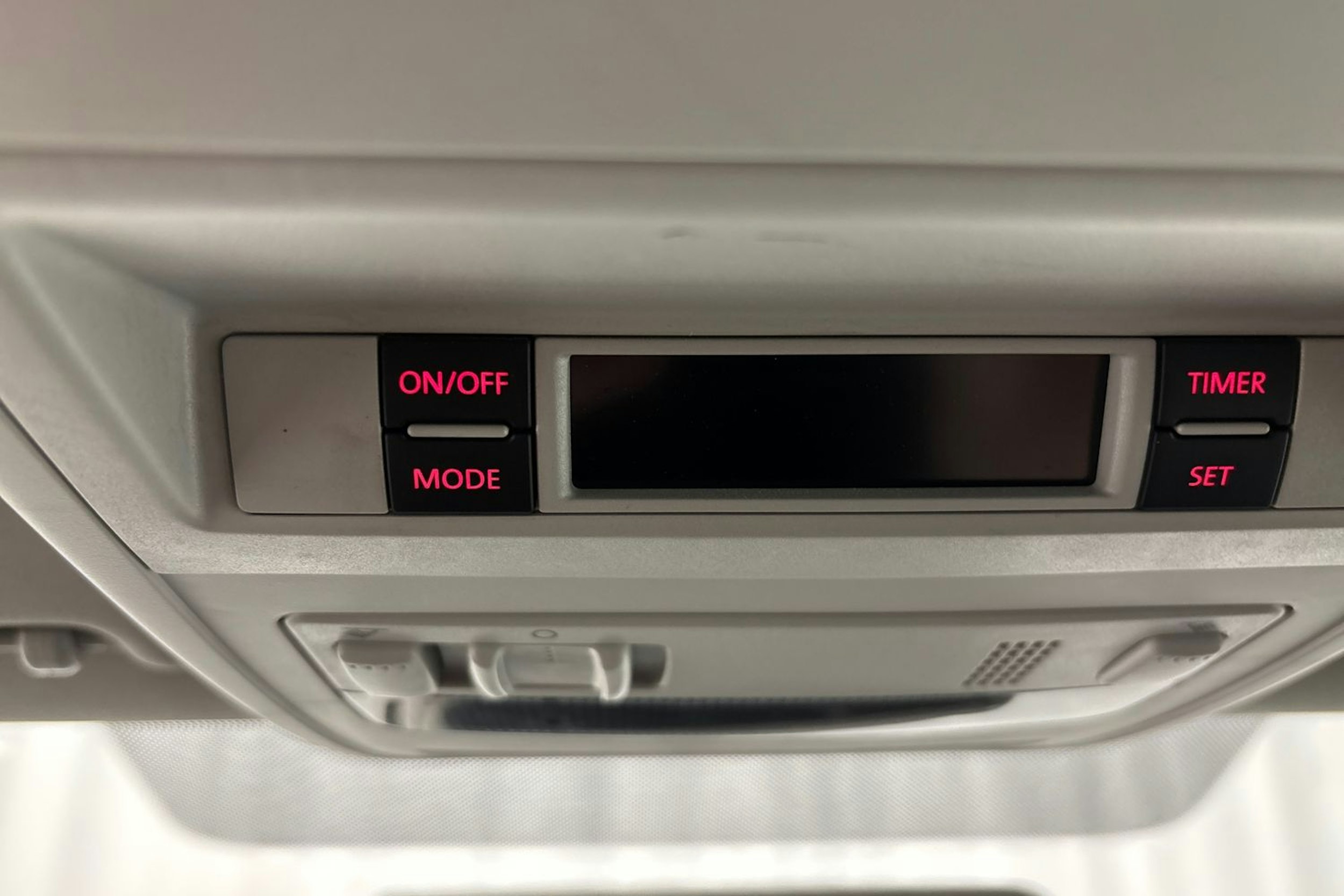 vihreä Volkswagen Caravelle 2018 kuva 23.