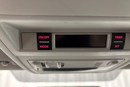 vihreä Volkswagen Caravelle 2018 kuva 23.