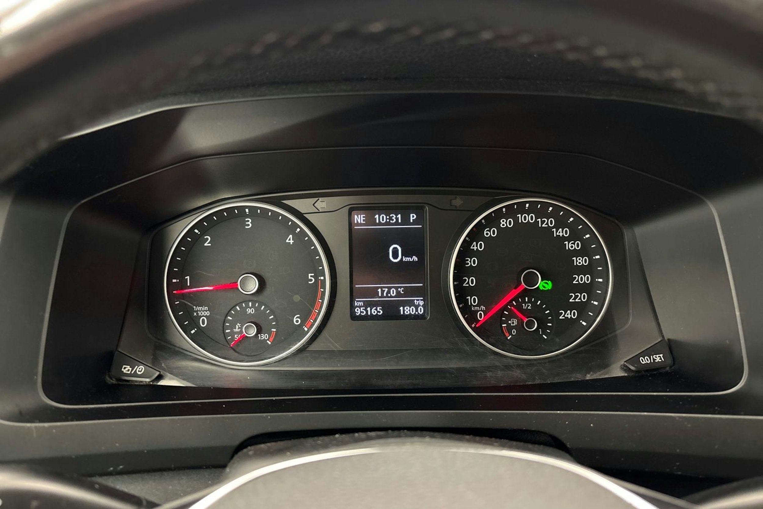 vihreä Volkswagen Caravelle 2018 kuva 24.