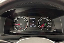 vihreä Volkswagen Caravelle 2018 kuva 24.
