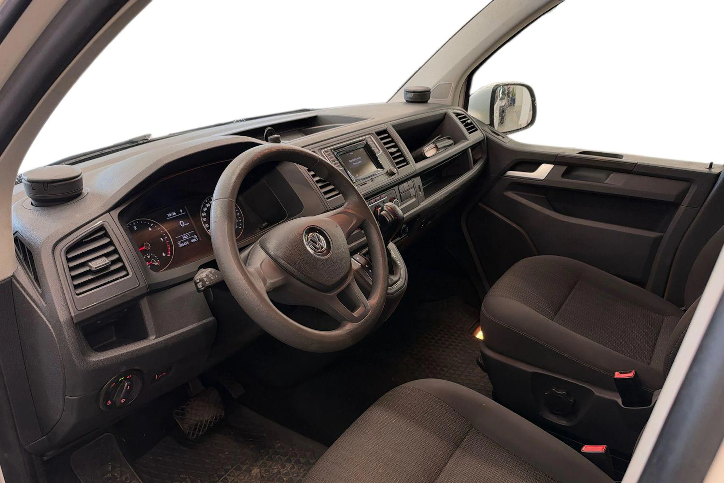 valkoinen Volkswagen Caravelle 2018 kuva 3.